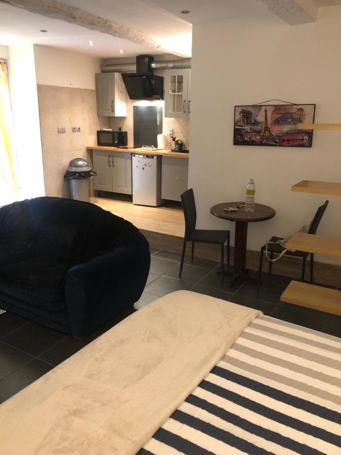 Studio Centre Ville Proche Gare Avec Cour Privee Carcassonne Exterior foto